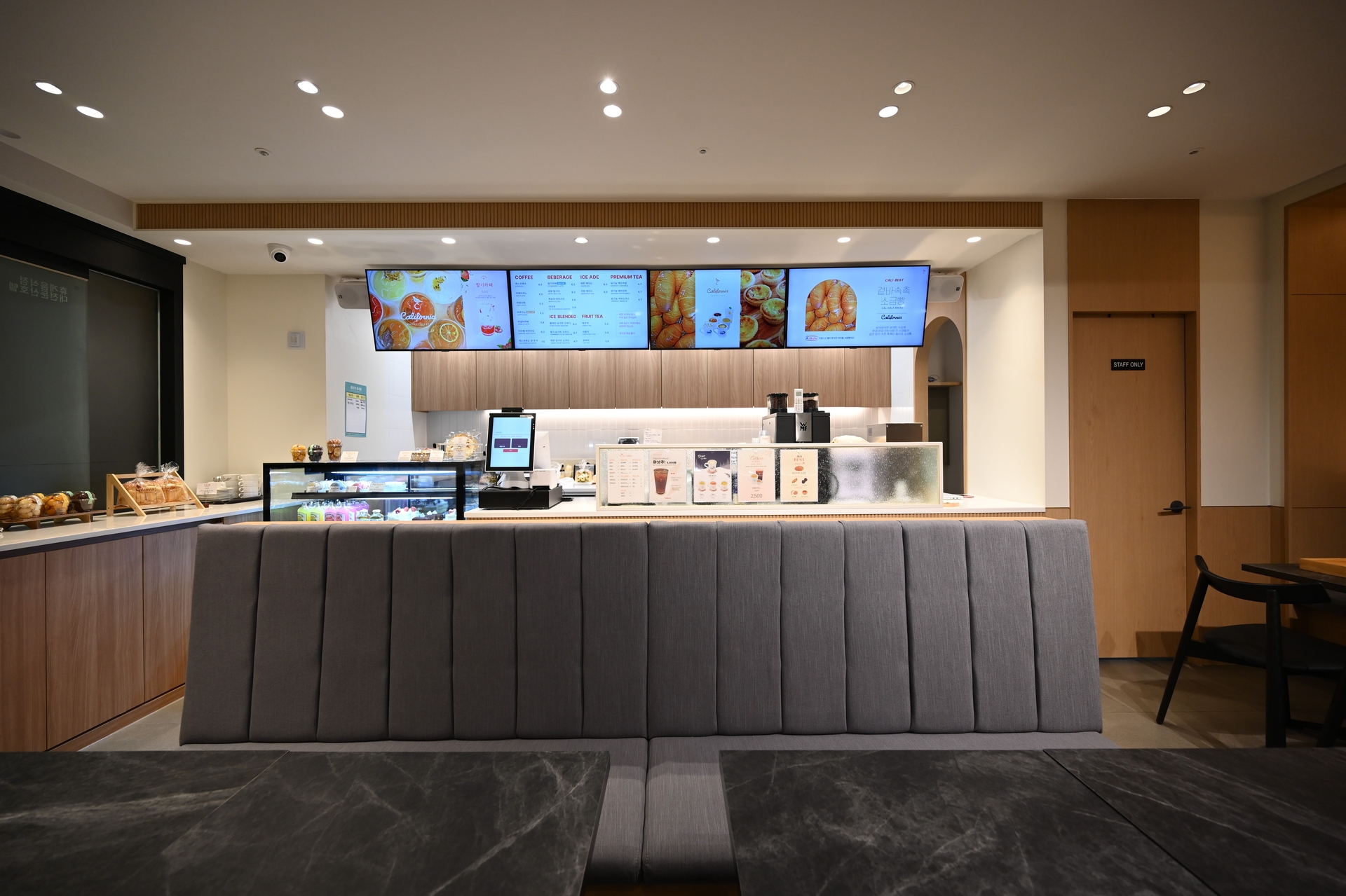 Califonia Dessert Cafe&Pub