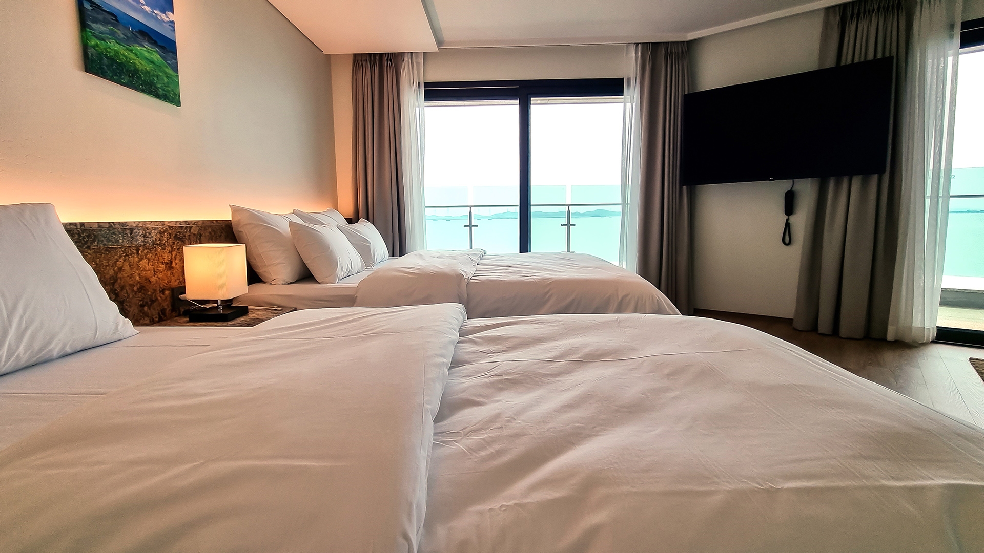 오션뷰 퀸베드+싱글베드+싱글베드