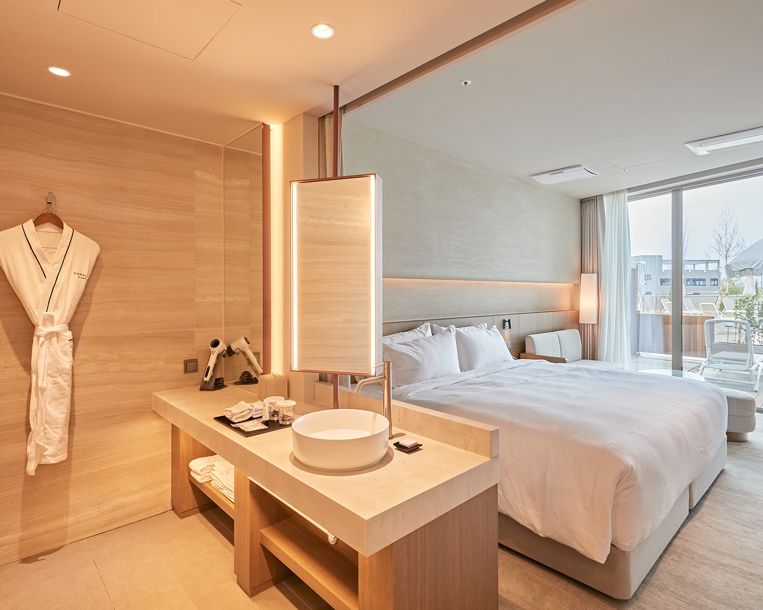 Glassy Hollywood King