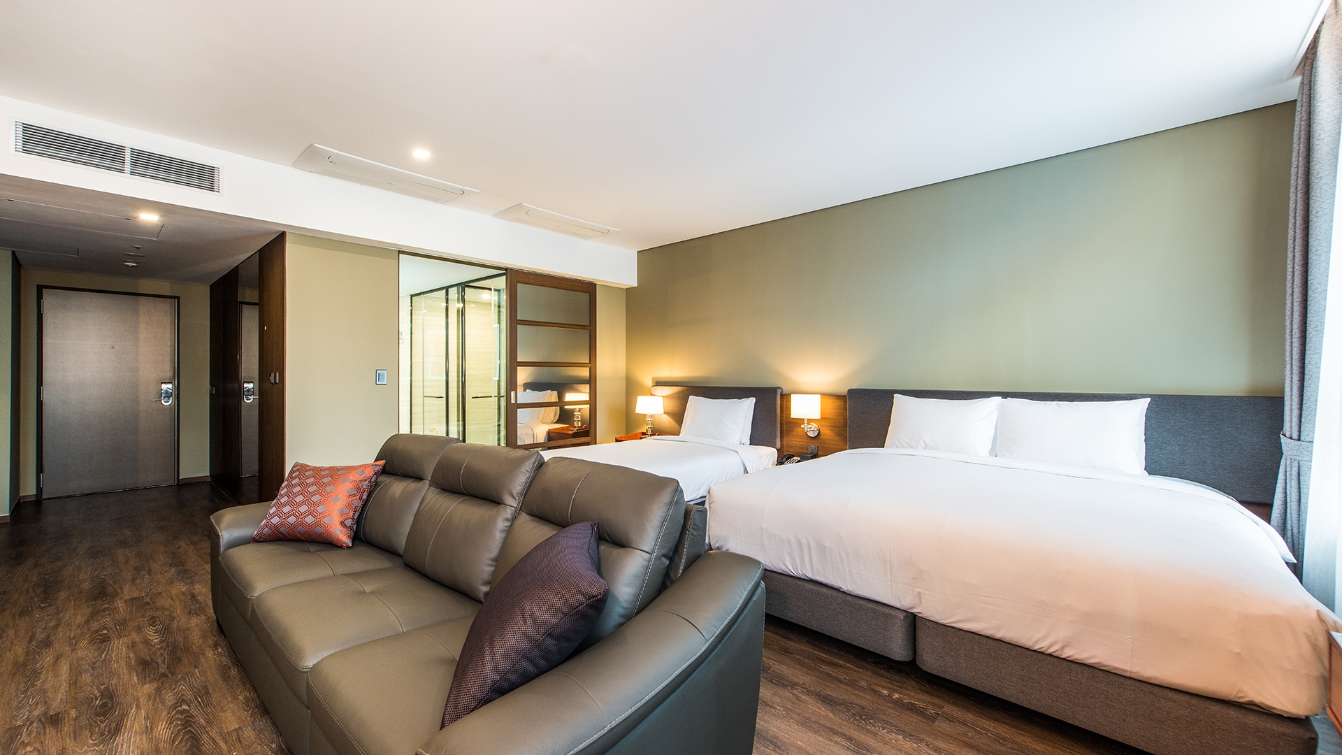 디럭스 패밀리 스튜디오