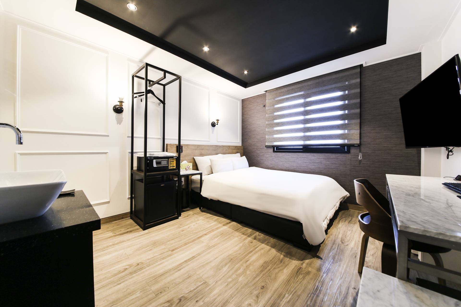 스탠다드B  (Netflix , di