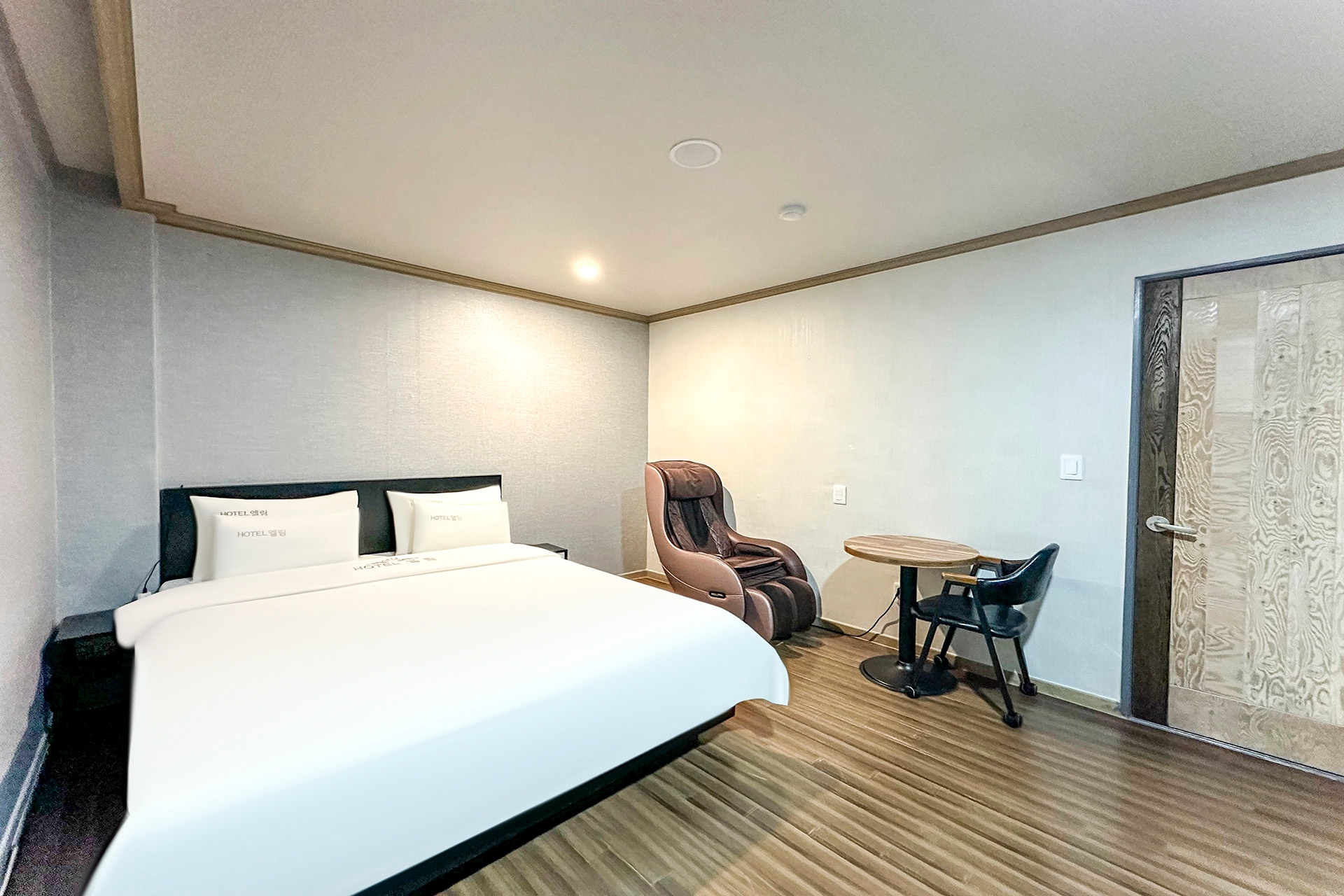 일반실B(넷플릭스, 안마의자, 고사양