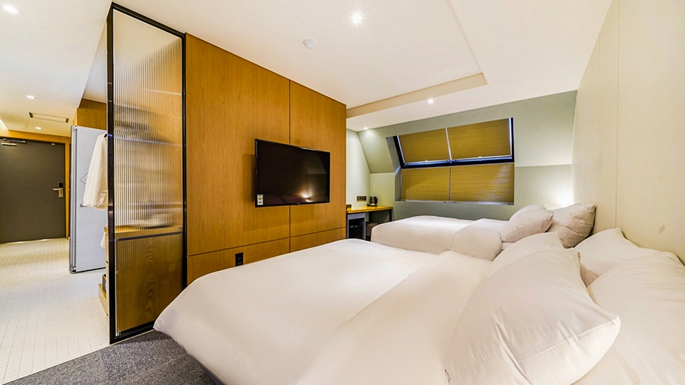 스위트 퀸 트리플 테라스 (하프오션뷰)