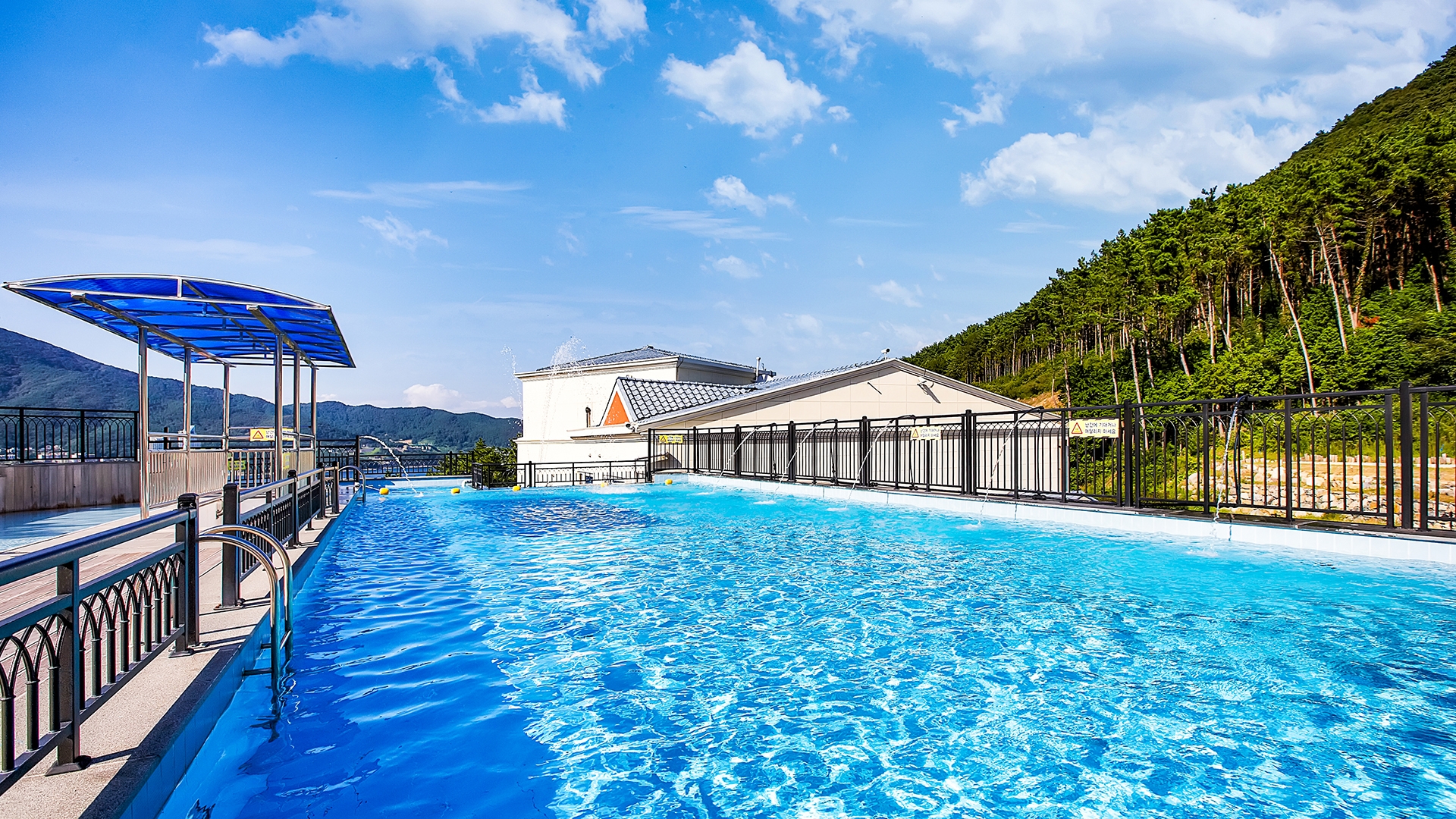 야외 수영장 (상기 이미지는 실제와 상이 할 수 있습니다)