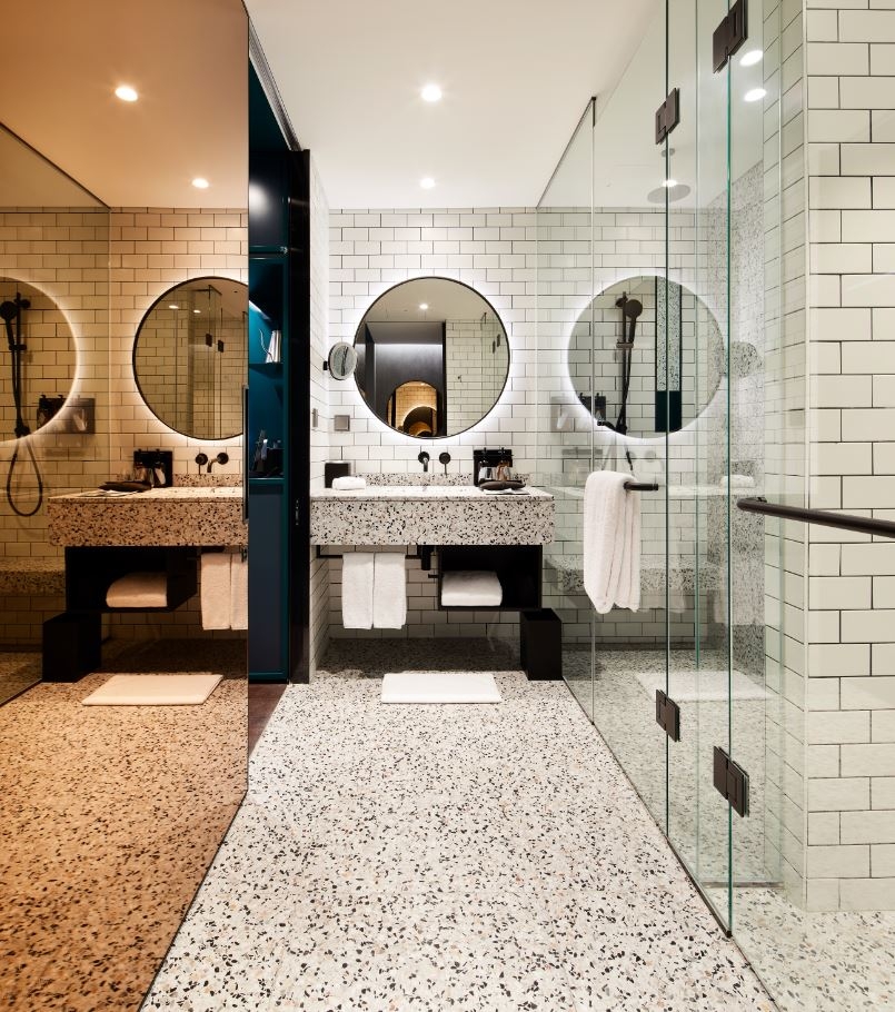 에디터 룸 (1 킹 베드)