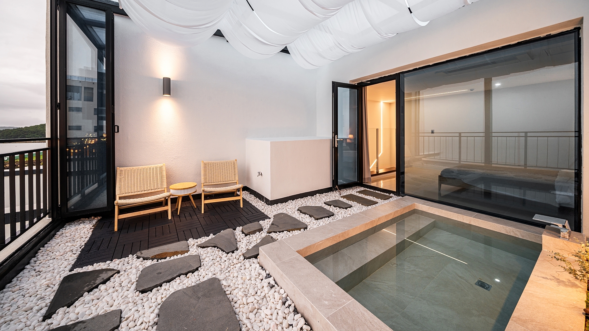 Mer B-01/Mer B-03/Reve C-02/Reve C-04(자쿠지)