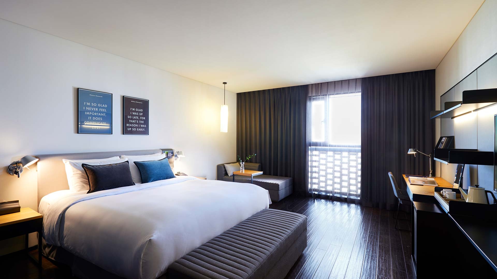 코너 디럭스 더블