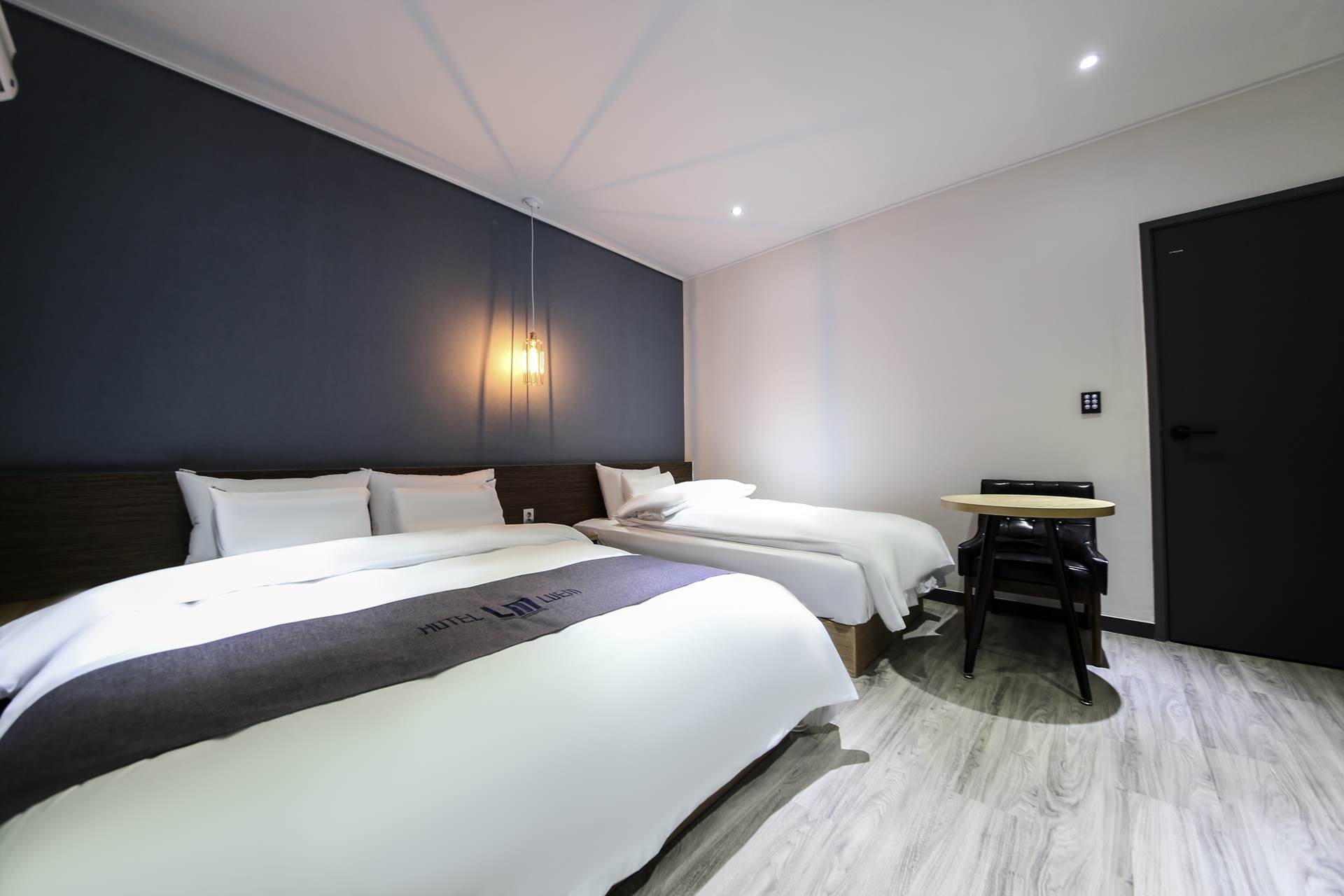 투베드룸(화-금요일 조식무료)