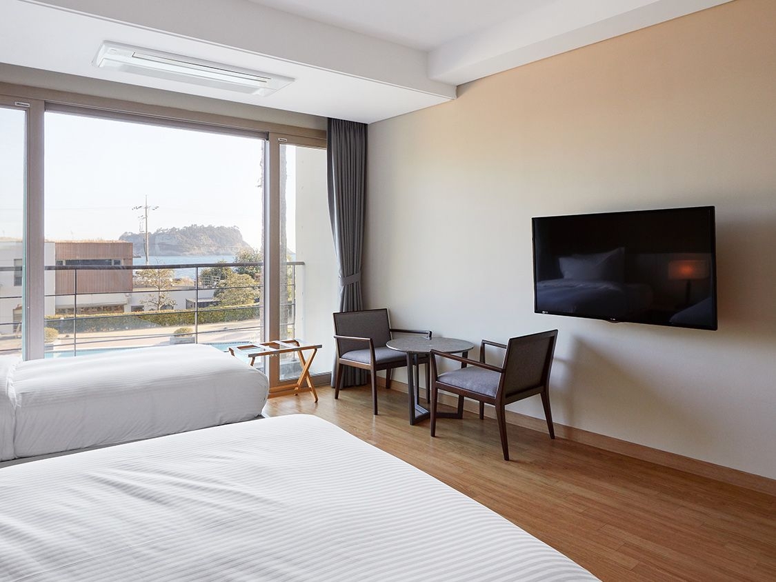 [본관] 패밀리 트윈(수영장전망)