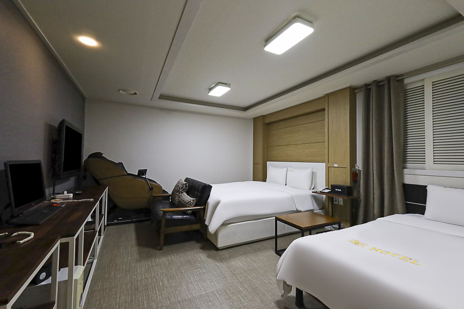 VIP 트윈(더블+싱글베드,안마의자,