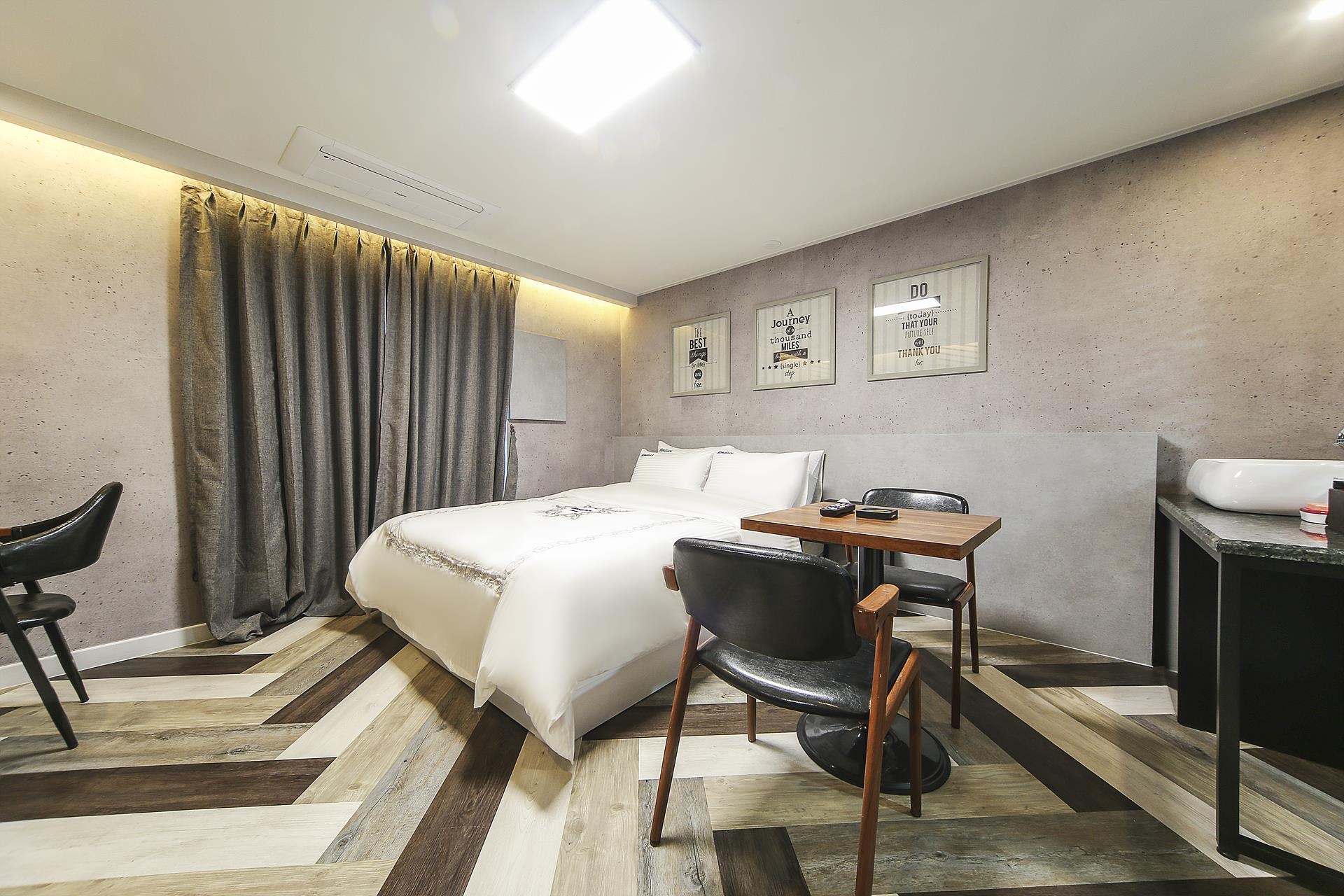 스탠다드 더블(조식불포함)