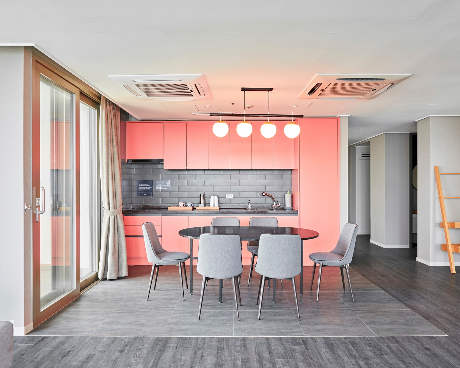 더위크앤 스위트