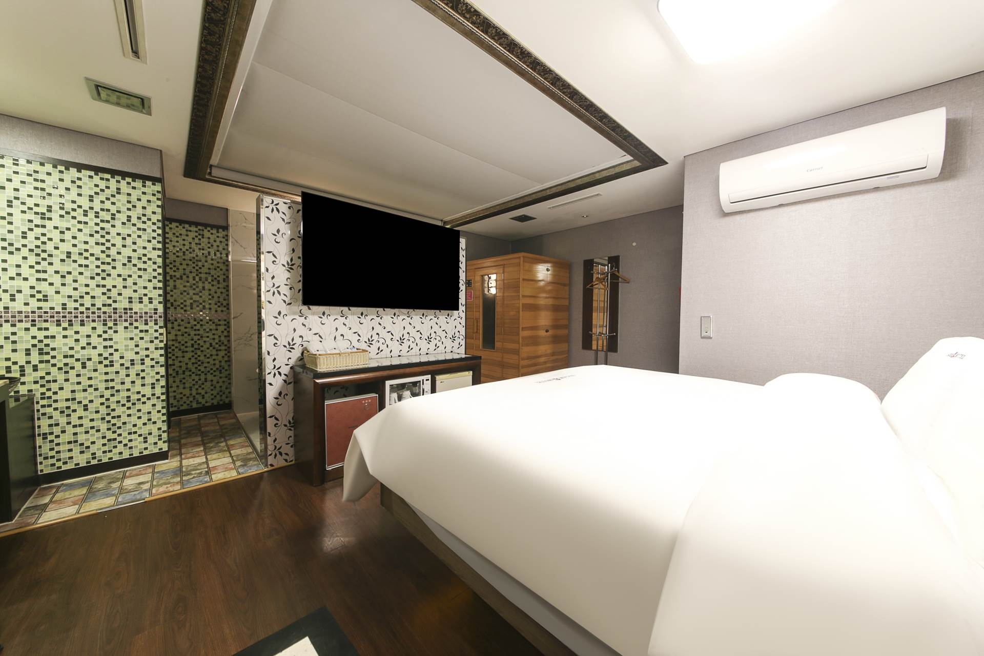 럭셔리C (조식포함/욕조/건식사우나/