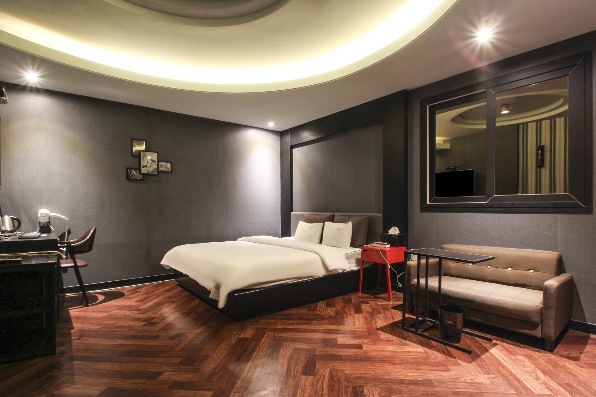 디럭스 (최신무료영화시청,최신 DVD