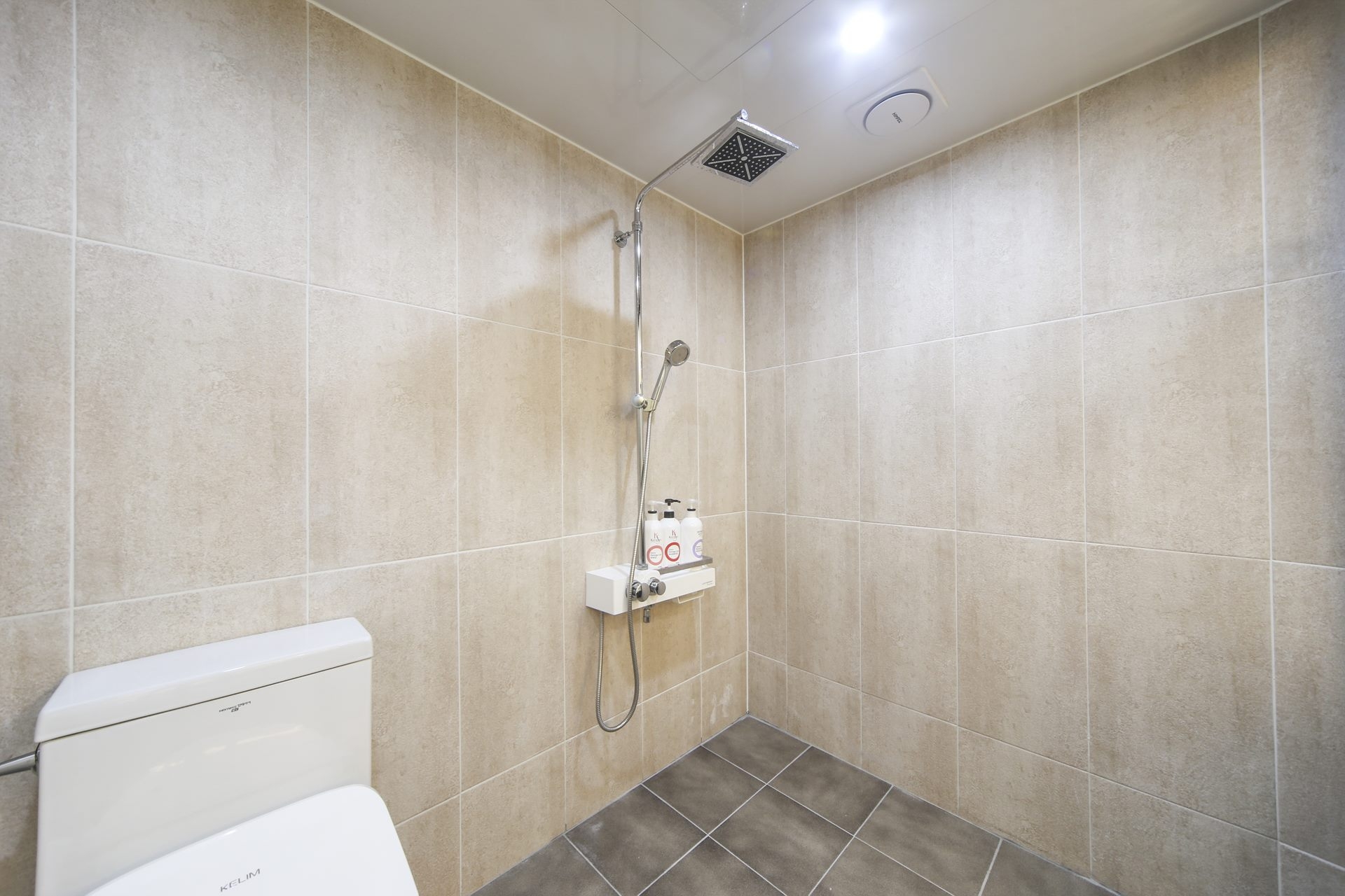 디럭스룸(넷플릭스/공기청정기)