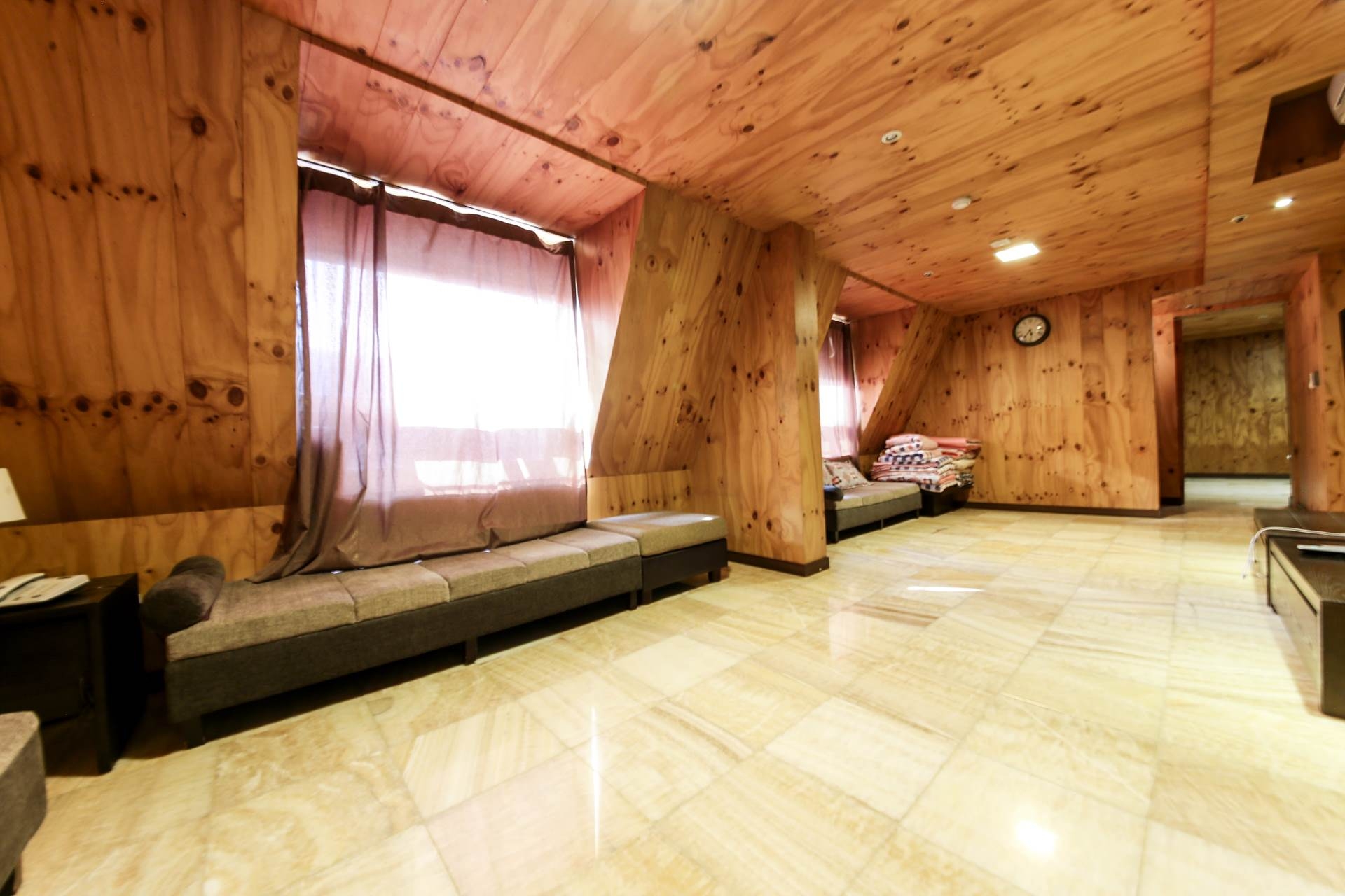 로얄스위트 (넷플릭스, 사우나, 욕조