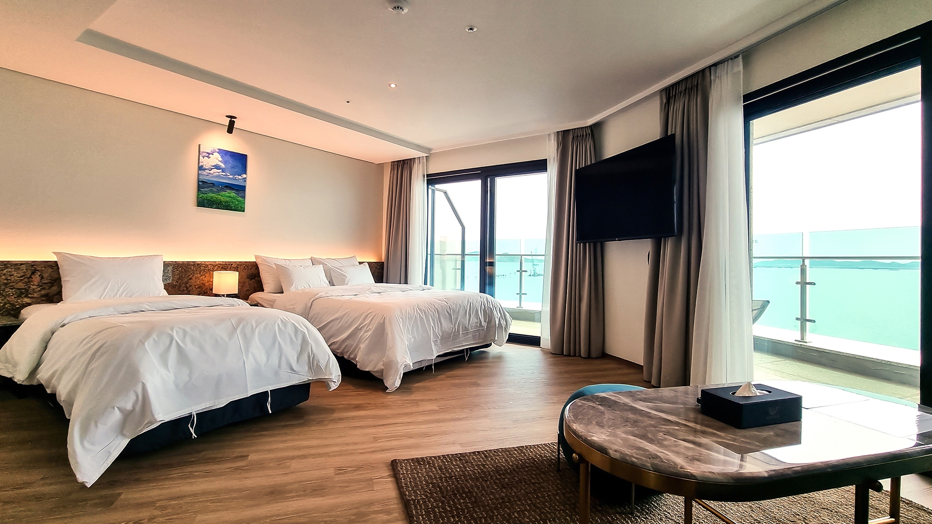 오션뷰 퀸베드+싱글베드+싱글베드