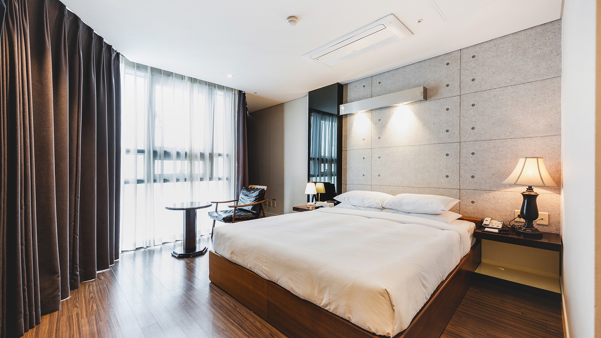 디럭스 더블 (하프오션뷰)