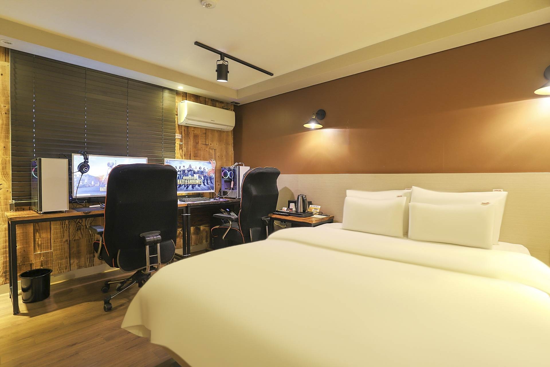 늦은퇴실-고사양2PC