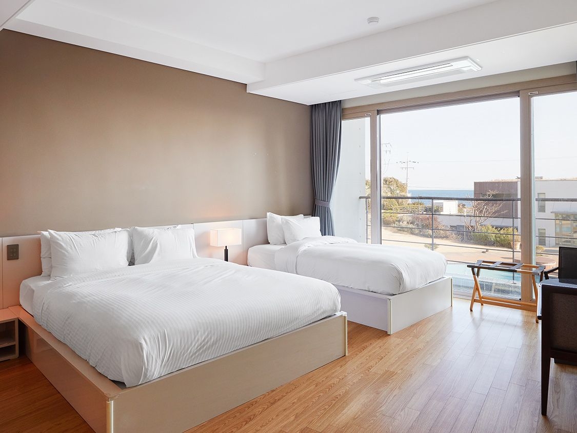 [본관] 패밀리 트윈(수영장전망)