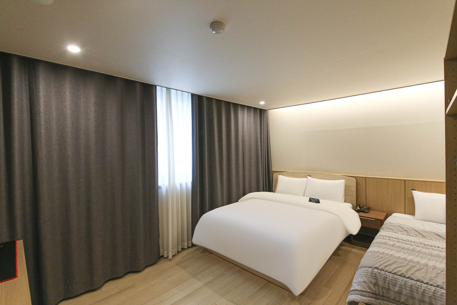 디럭스 미니트윈(3인실 더블,+싱글)