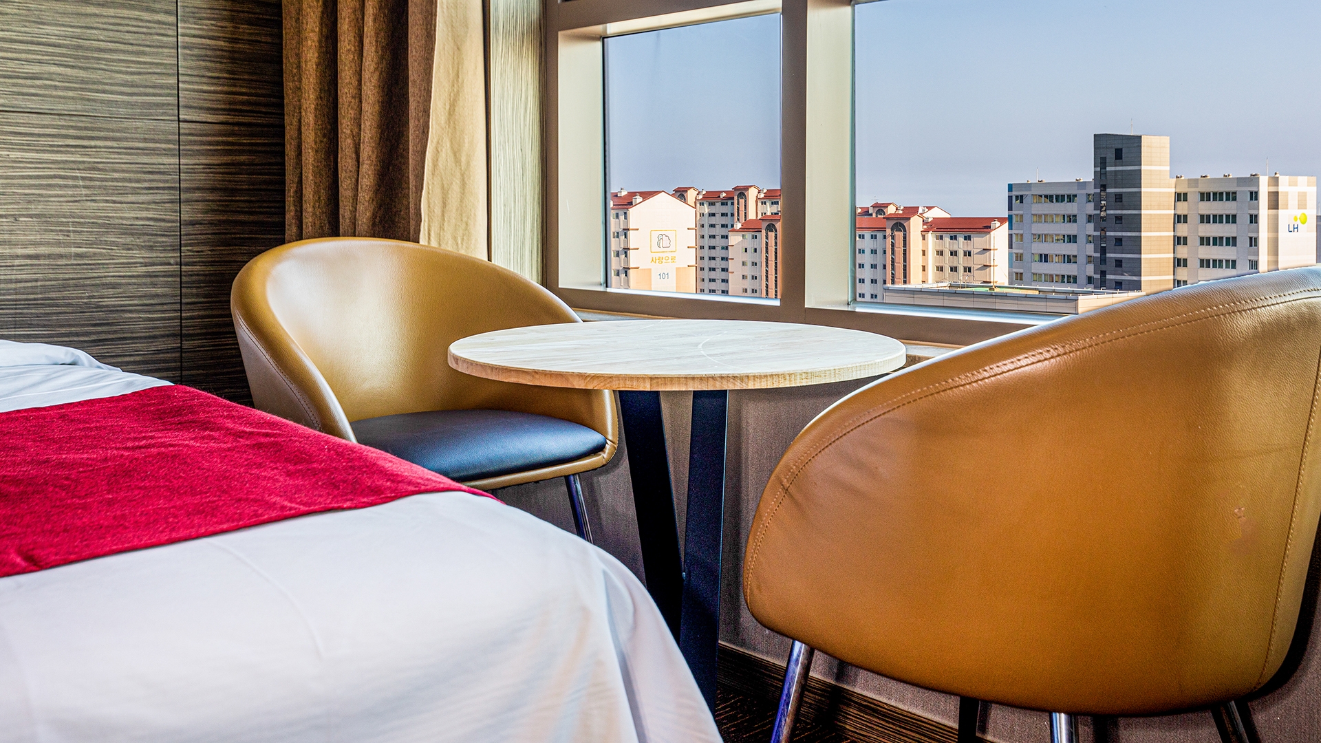 디럭스 킹 더블(시티/오션뷰)