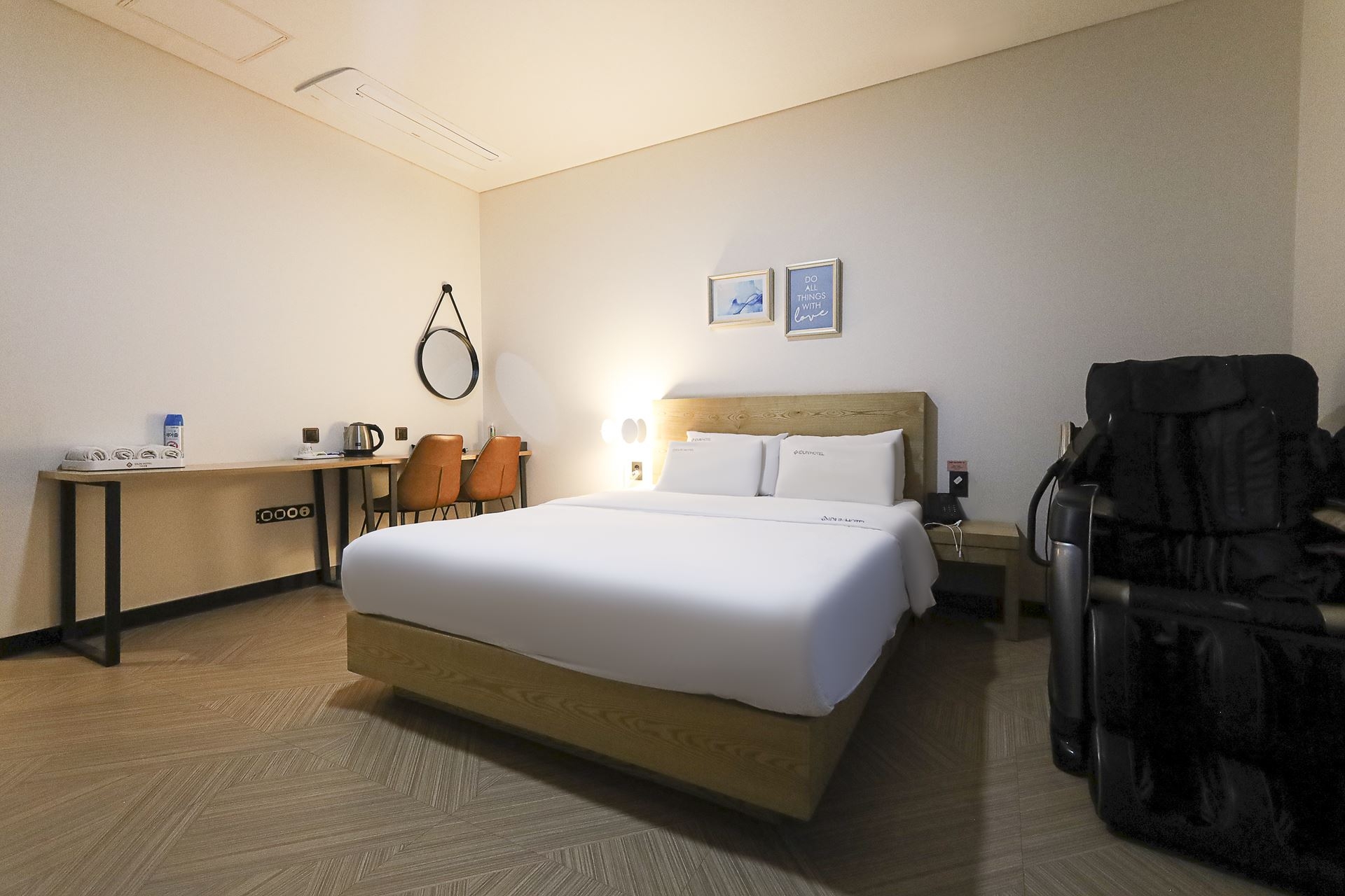 디럭스 더블(스타일러,넷플릭스 시청가