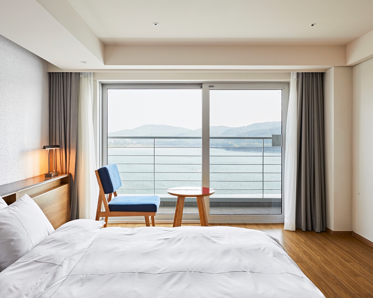 디럭스 더블 (호수 전망)