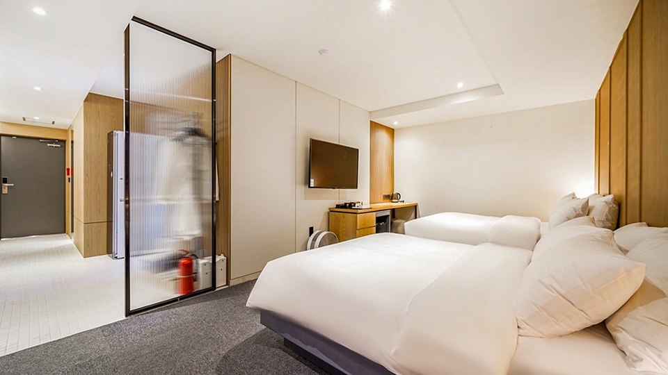 스위트 킹 트리플 테라스 (하프오션뷰)