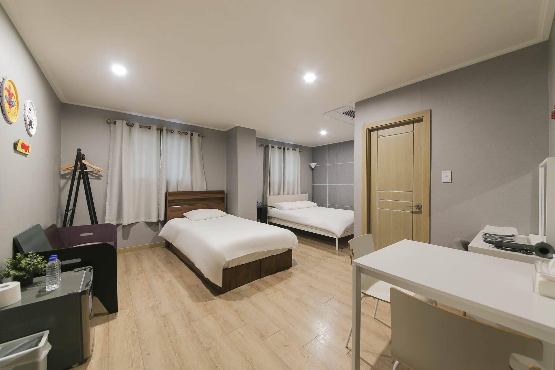 디럭스 트리플 (싱글침대1개+더블침대