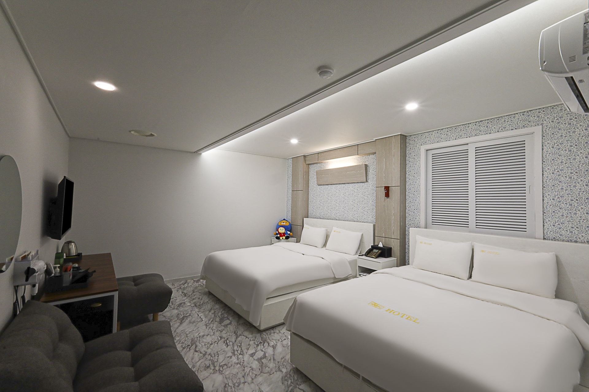 스위트 트윈(더블+더블베드,넷플릭스,