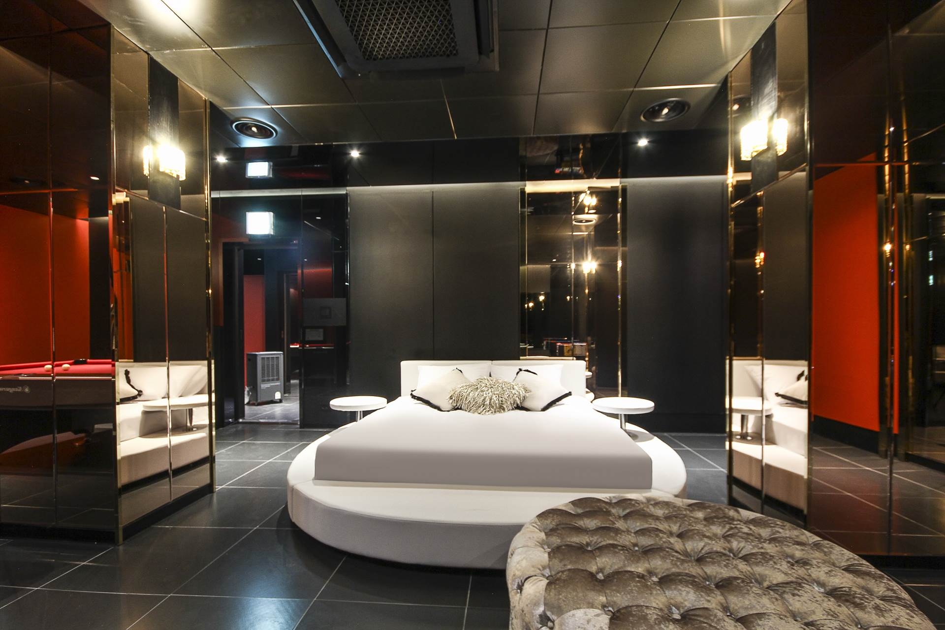 Louis Party Room   (