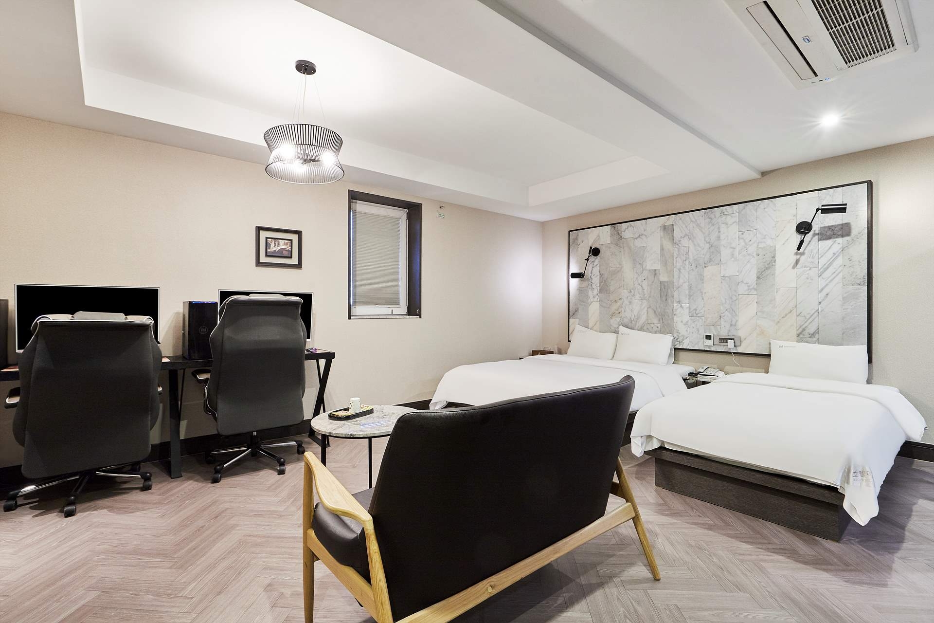 스위트 커플PC 트윈(넷플릭스, 디즈