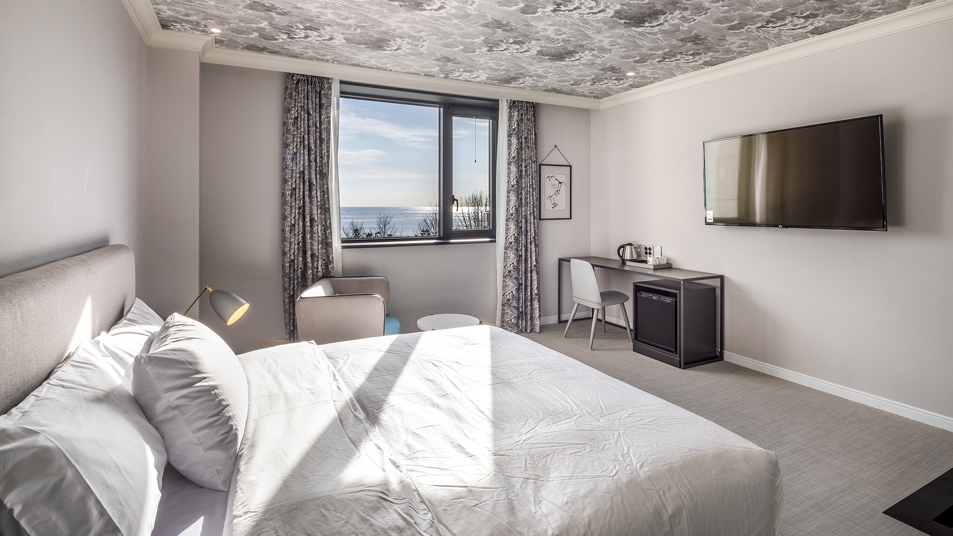 디럭스 더블 (중층 / 하프오션뷰)