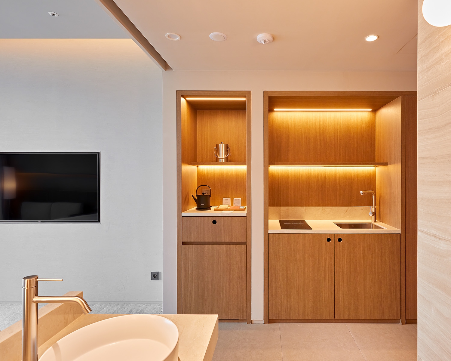 Glassy Hollywood King