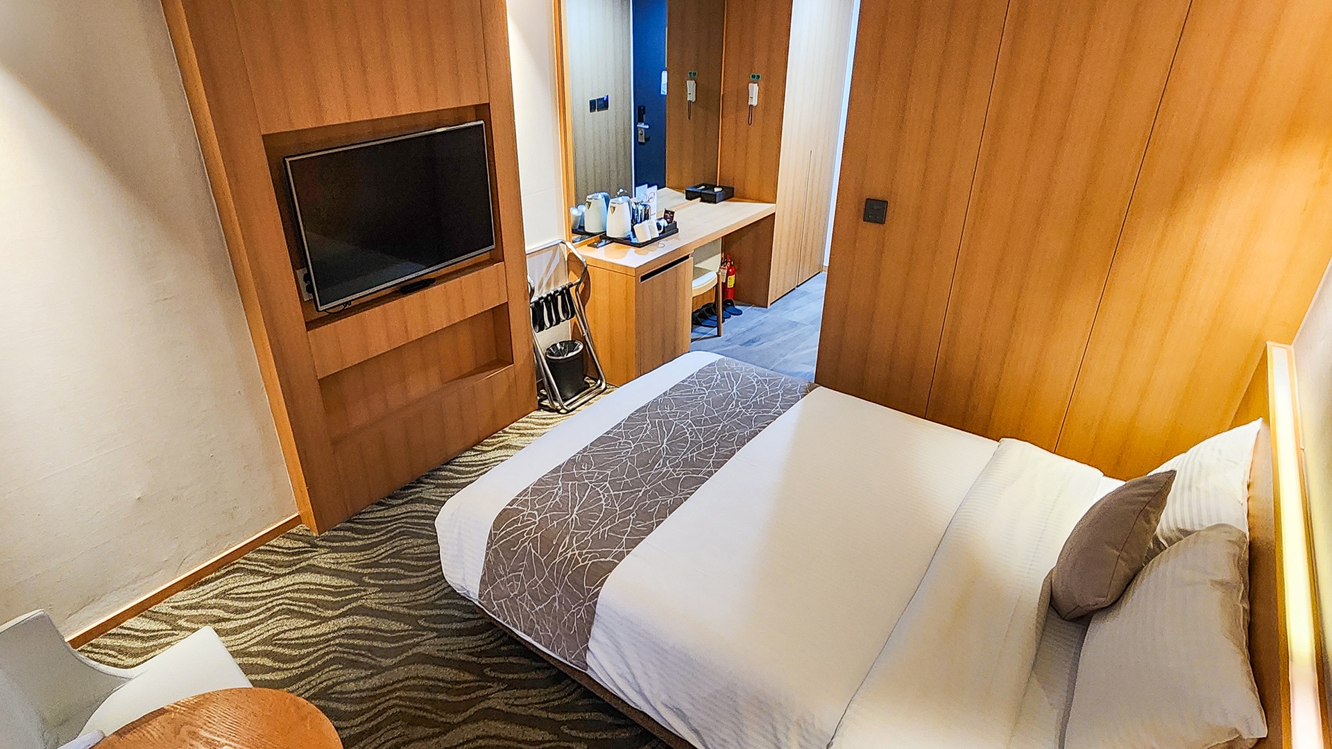 스탠다드 더블 (옆 건물 뷰)