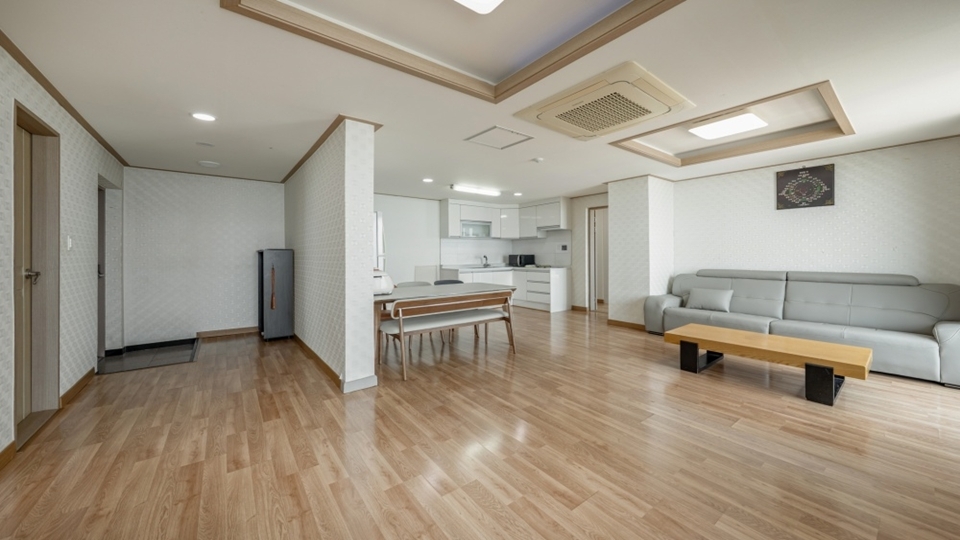 펜트하우스 콘도형 킹더블룸 체크인 시 배정 (발코니오션뷰)