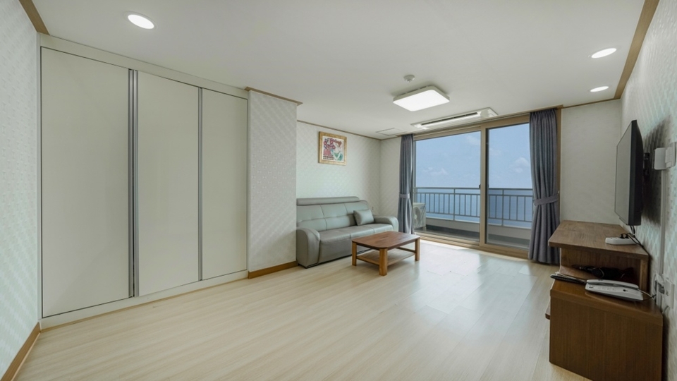 스페셜 퀸 더블룸 온돌거실 (발코니오션뷰)