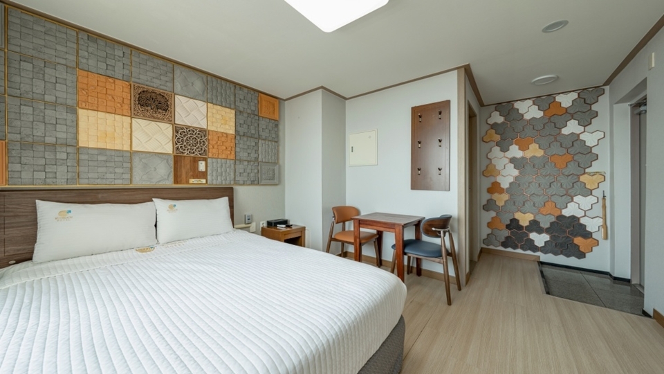 스탠다드 퀸더블룸 (발코니 오션뷰)