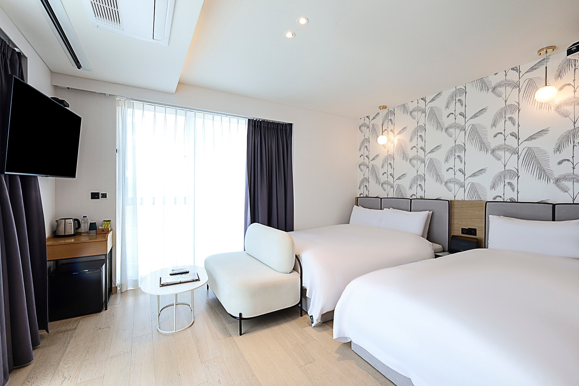 디럭스 트윈 무비룸