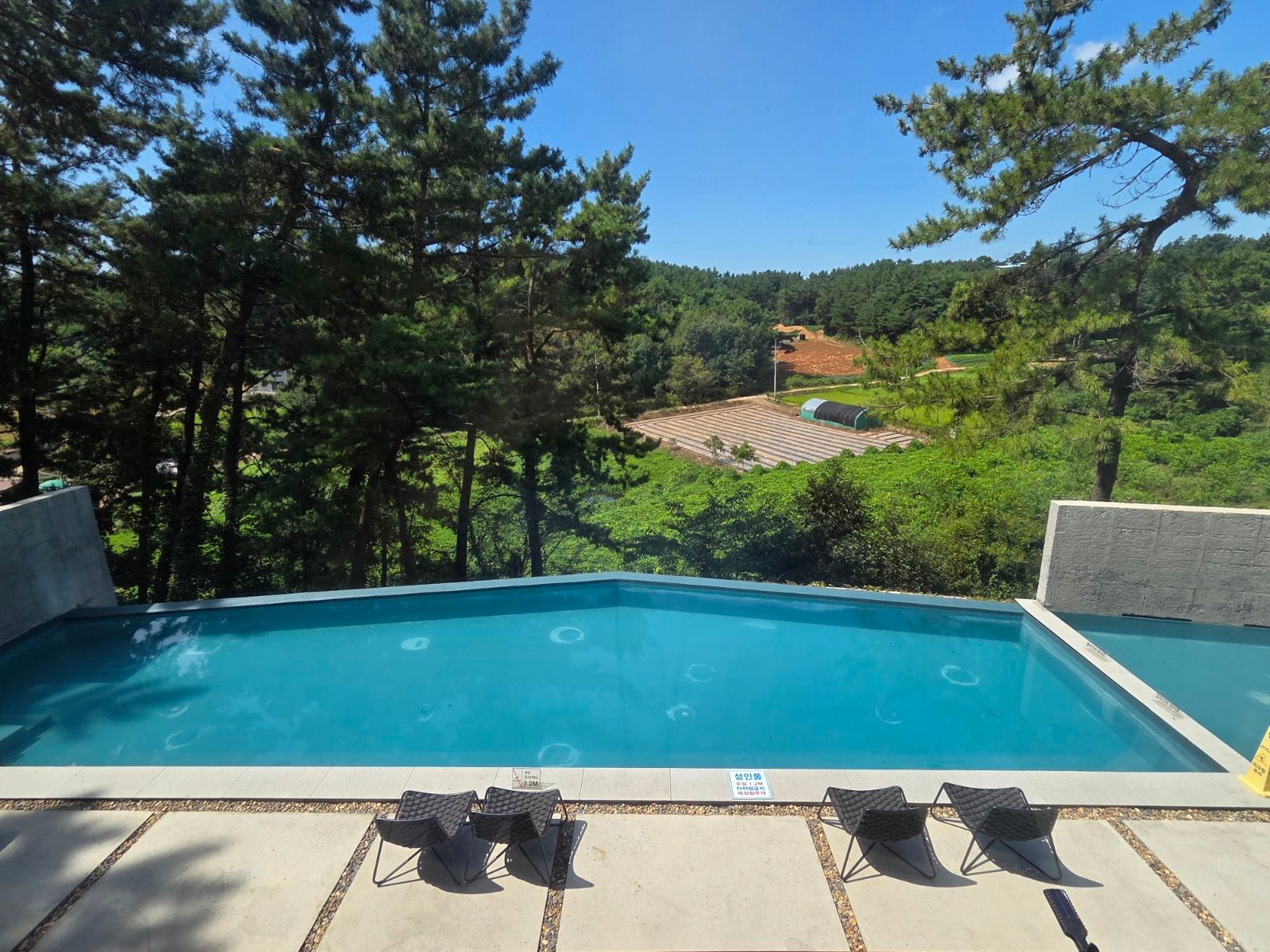 인피니티뷰 + 수영장이용