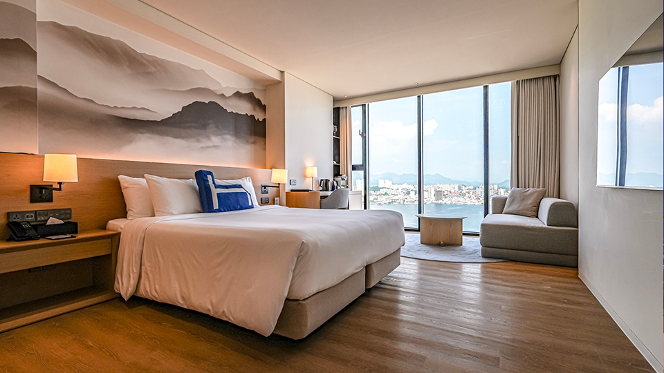 그랜드 디럭스 바다+호수 전망 킹베드