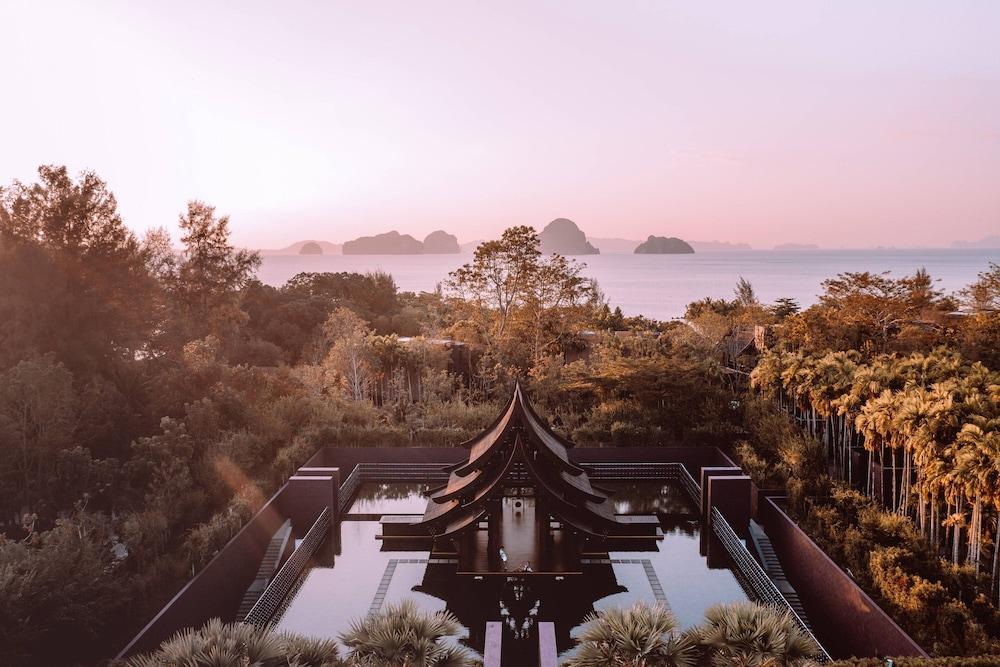 풀라이 베이, 어 리츠-칼튼 리저브