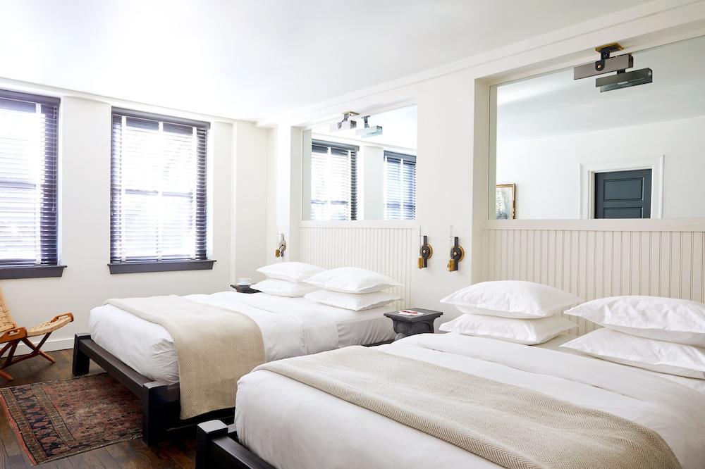 넵튠, 애쉬 호텔