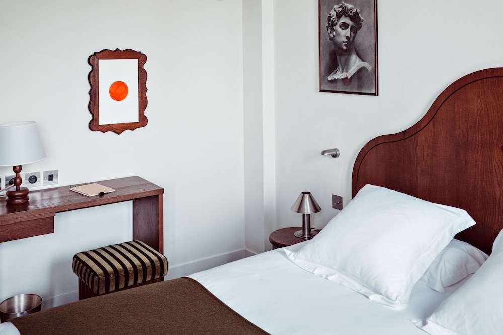 오텔 데 자카데미 에 데 자르