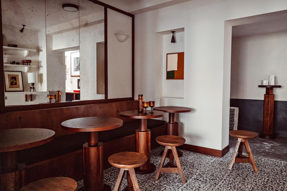 오텔 데 자카데미 에 데 자르