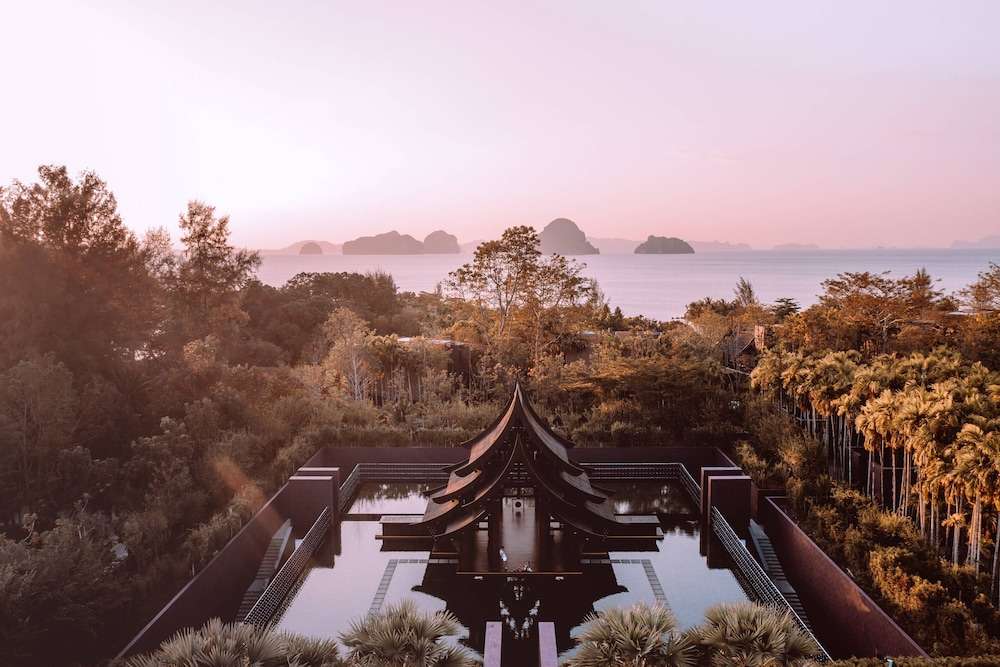 풀라이 베이, 어 리츠-칼튼 리저브