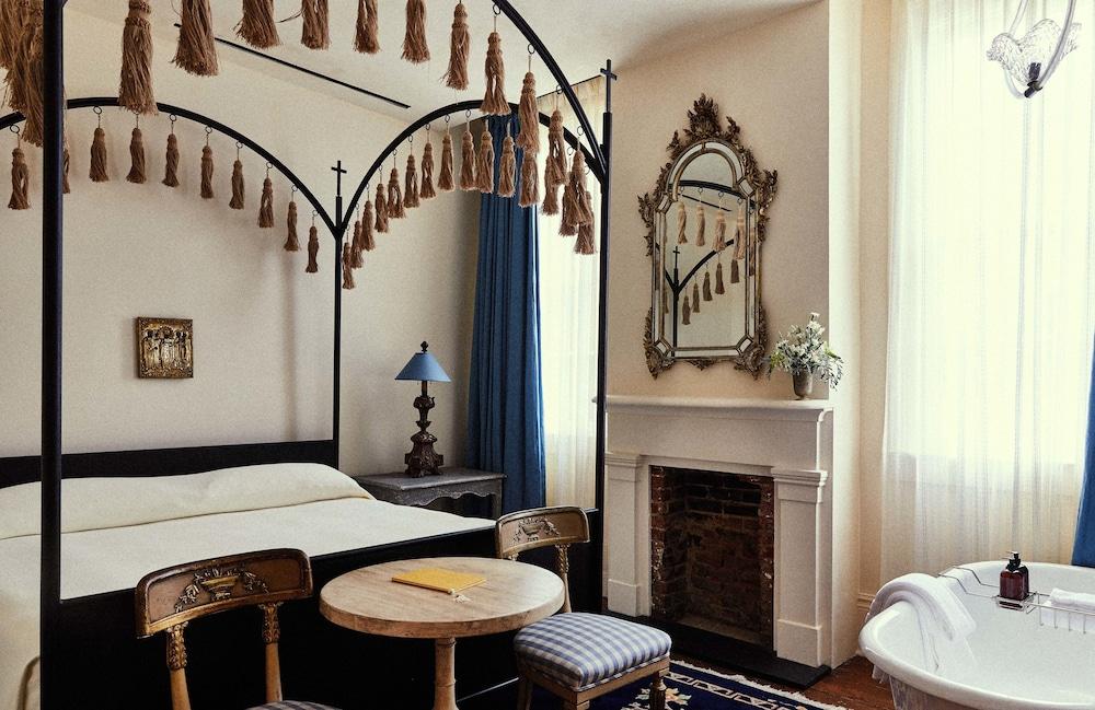 호텔 피터 앤 폴, 애쉬 호텔