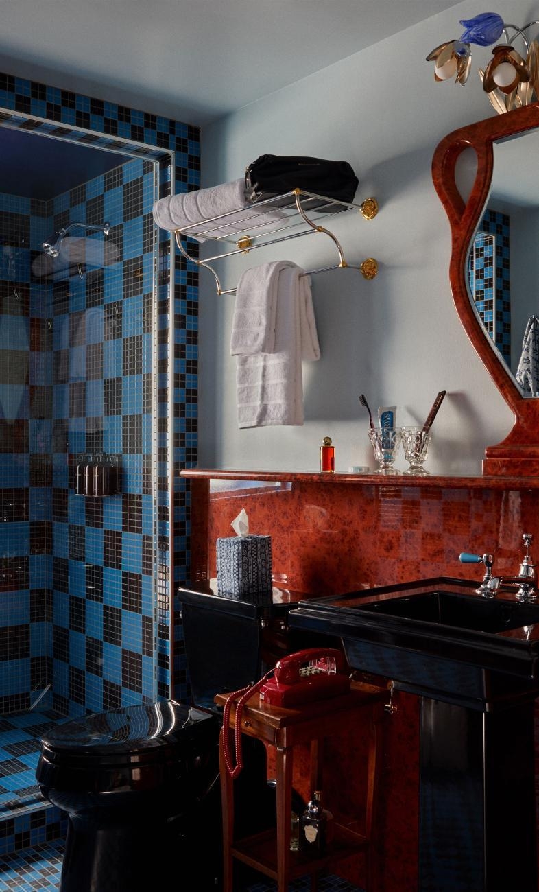 좋은 호텔이 없는 도시를
찾아서, 애쉬 호텔