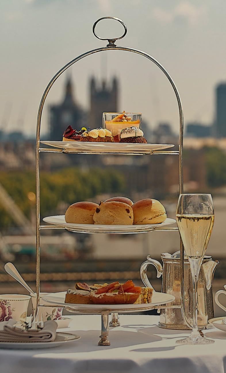 호텔 애프터눈 티와
로맨틱한 순간